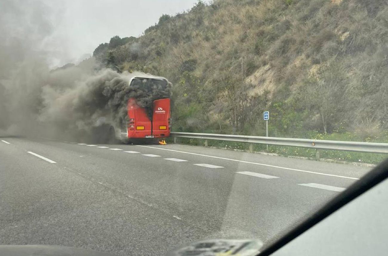 Incendi de l'autocar a Cabrera