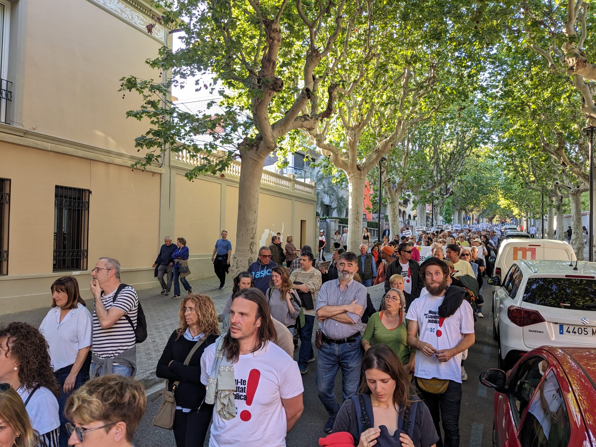 La manifestació per la sanitat pública, per la Riera. 