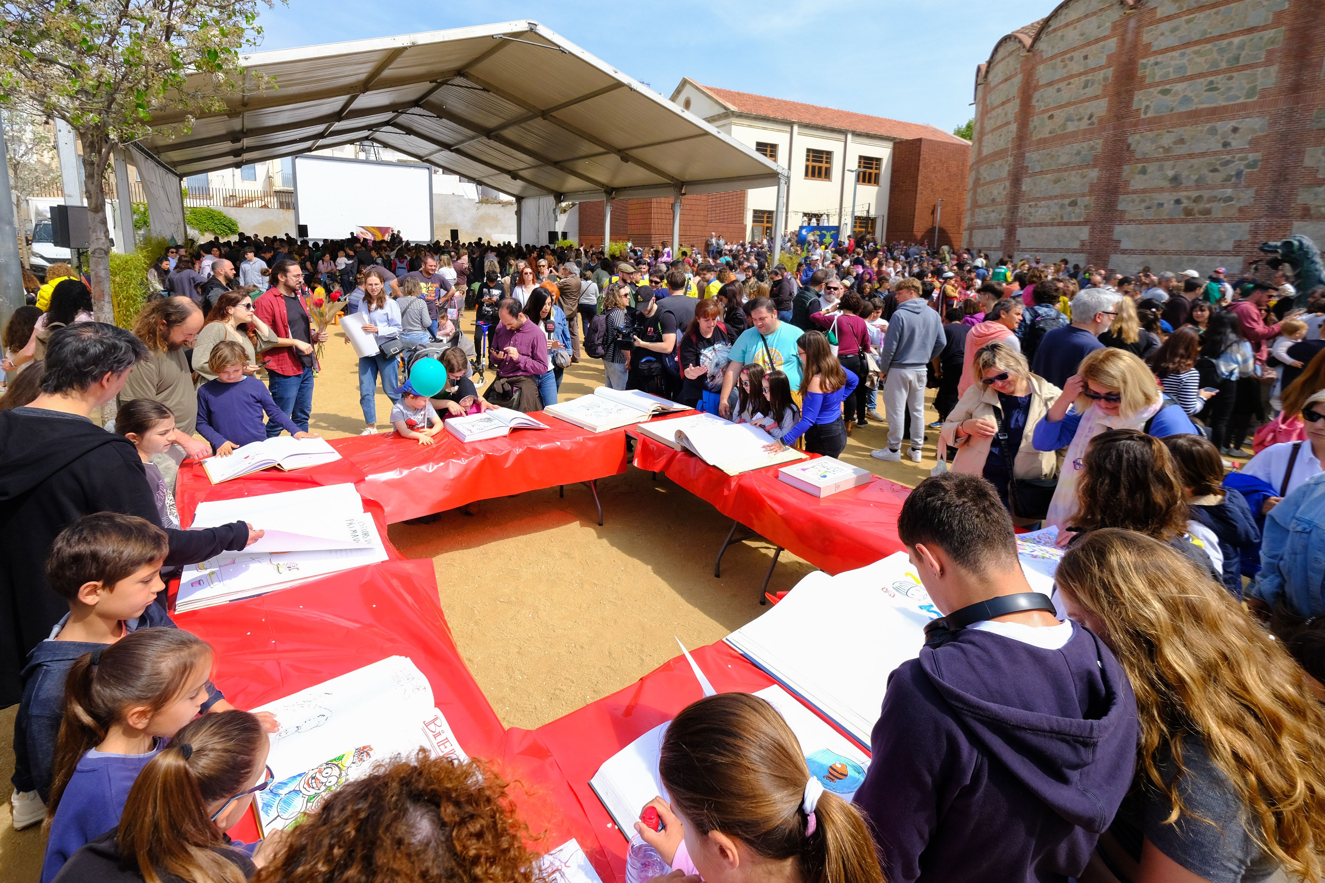 El Llibre Gegant de Contes, el tresor mataroní de Sant Jordi