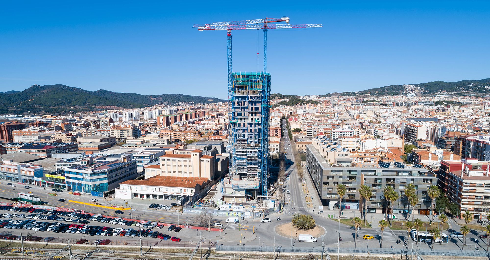 La torre destaca de manera claríssima a l'skyline mataroní | R. G