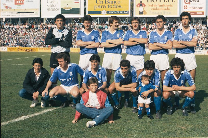 Una alineació del Xerez en la temporada 1987-1988, amb Fernández de porter