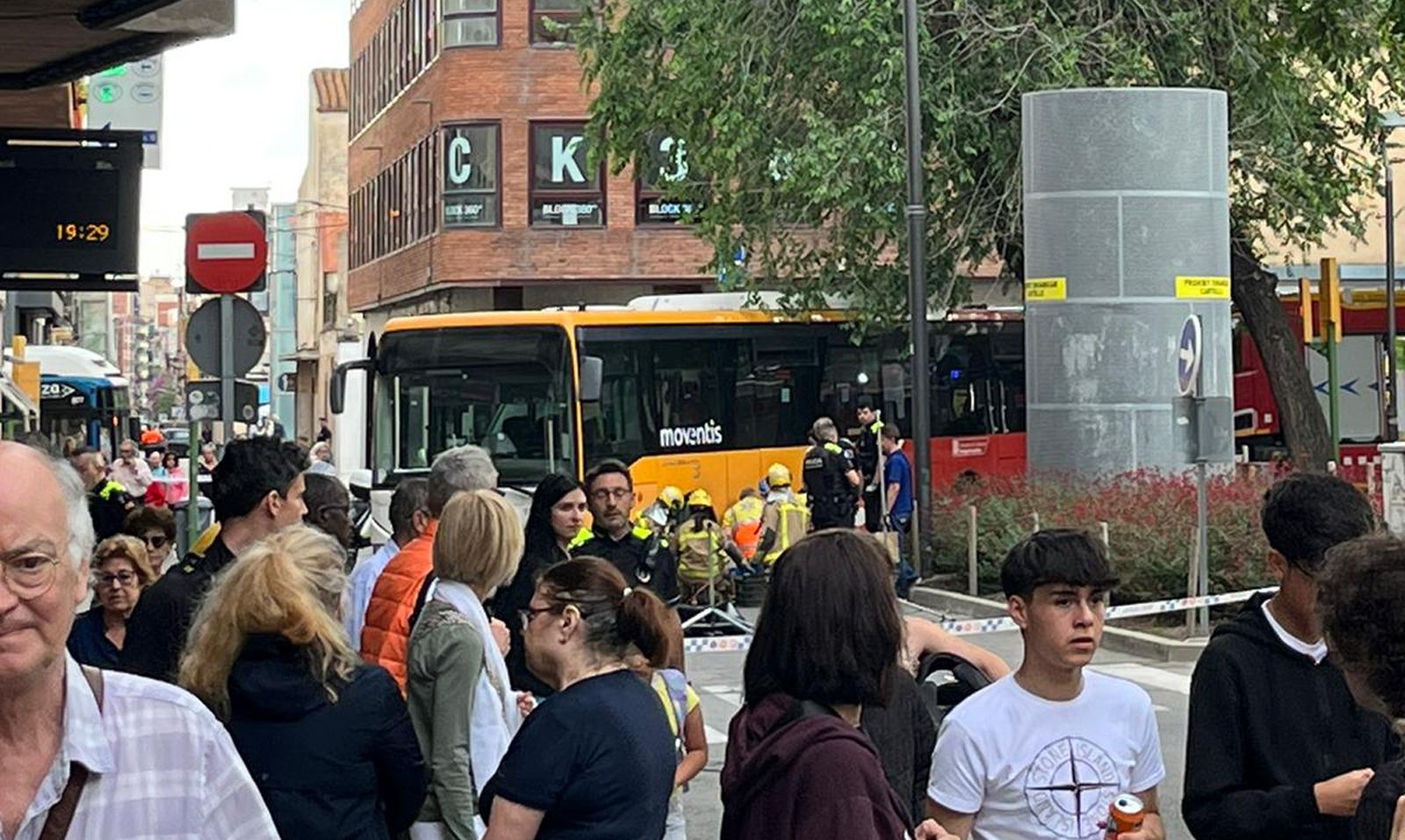 L'autobús que ha atropellat a la dona a la plaça de les Tereses de Mataró