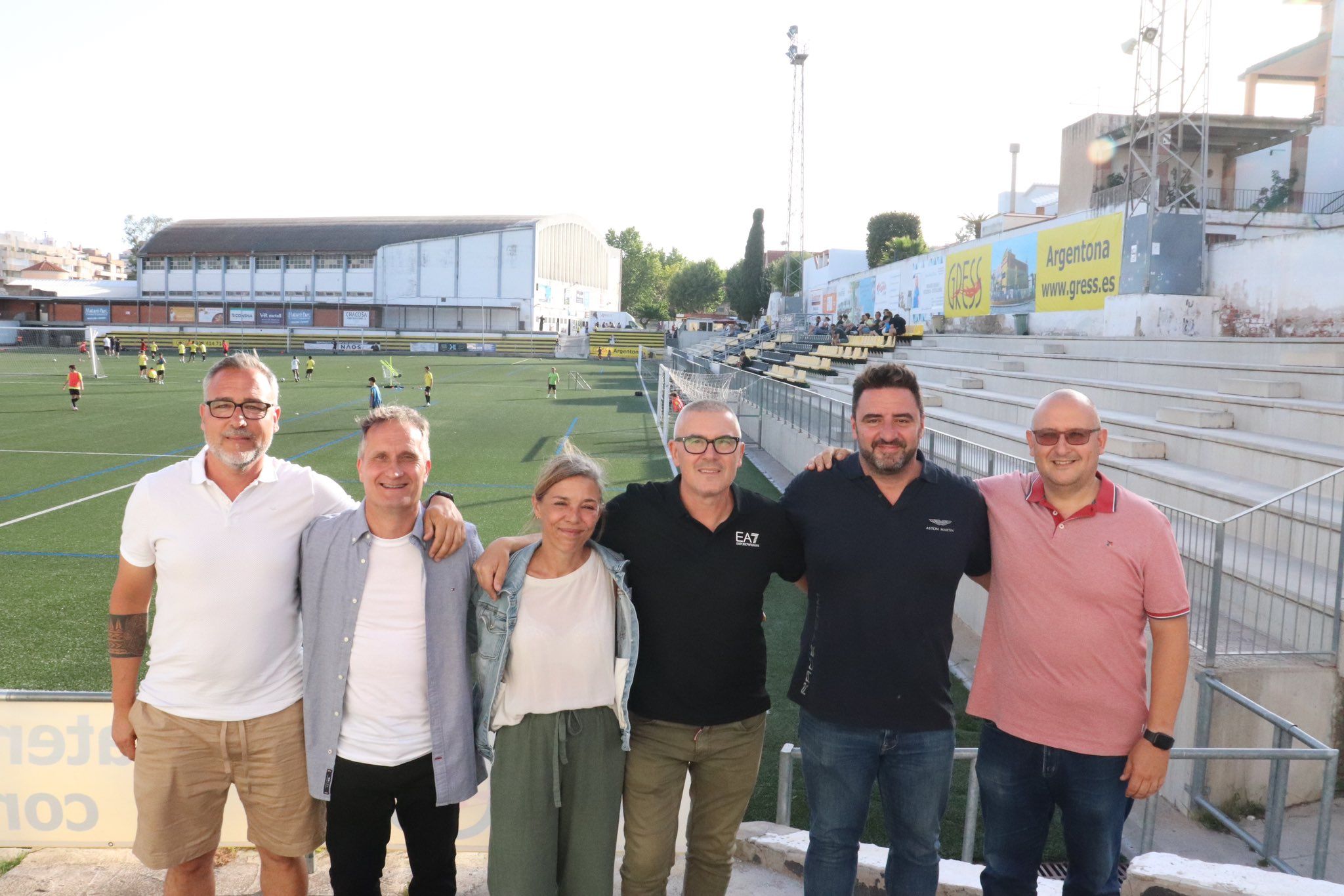 Gustavo Giosa, tercer per la dreta, és el nou president del CE Mataró. Aquí, amb la seva directiva.