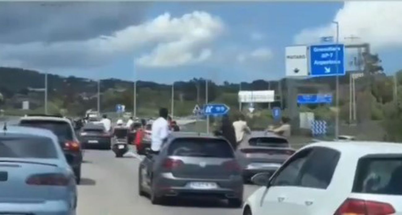 Individus amb el cos fora per l'autopista de Mataró