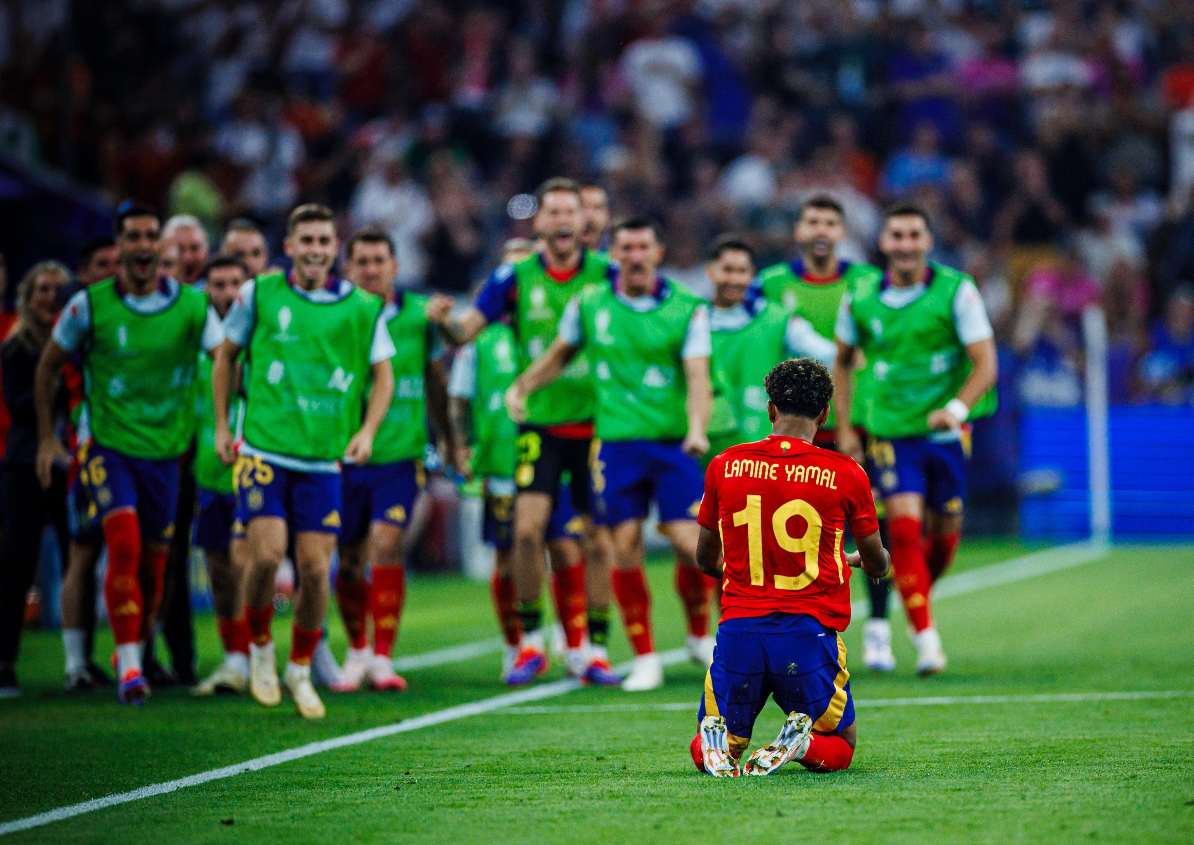 Lamine Yamal celebra el gol contra França. 