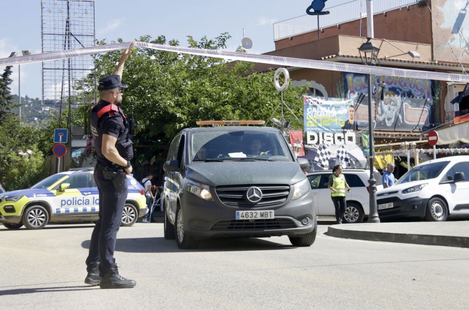 Mossos a Calella, al Maresme, donde hubo un homicidio este verano. Foto: ACN