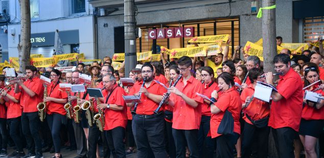 La Banda, l'Agrupació Musical del Maresme, en un moment de Les Santes. Foto: R. Gallofré