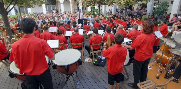 La Banda, l'Agrupació Musical del Maresme, en un moment de Les Santes. Foto: R. Gallofré