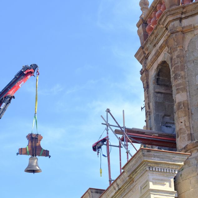 El retorn i instal·lació de les campanes. Foto: R. Gallofré