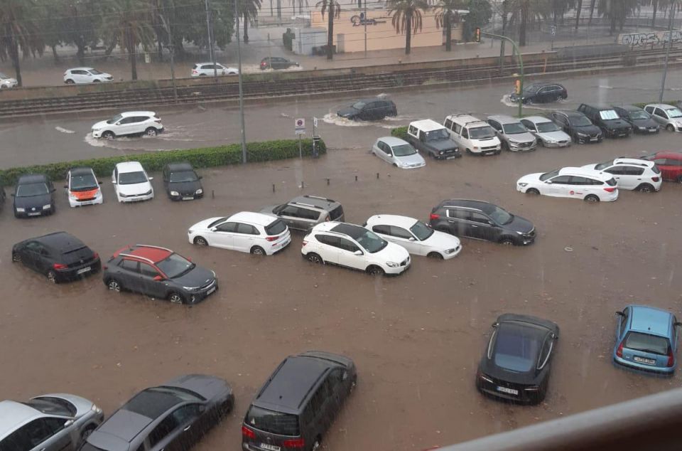 Inundació del pàrquing de Can Maitanquis, al final del carrer Sant Joan