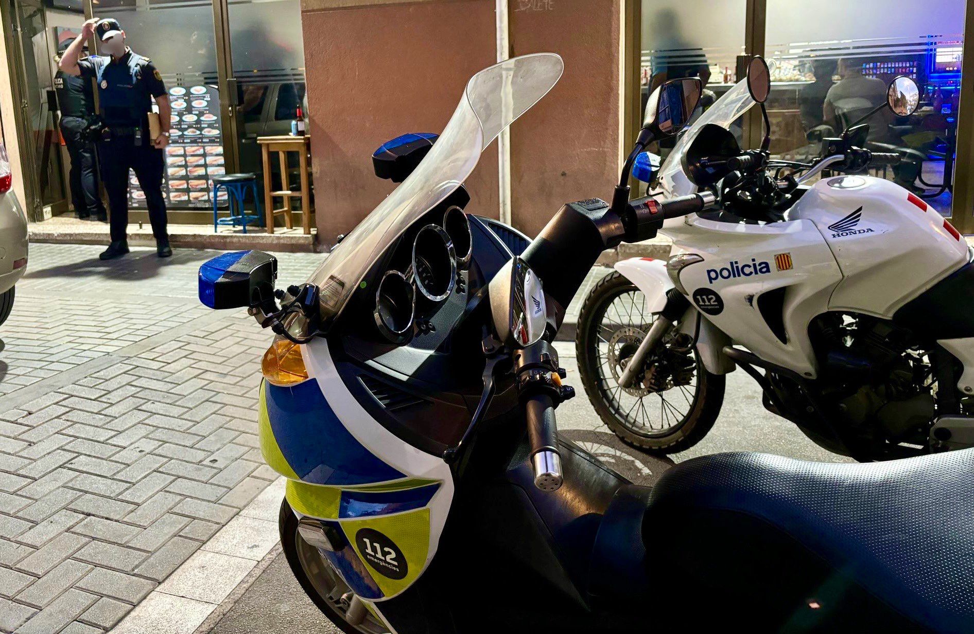 Batuda policial a bars de Mataró