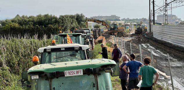 Protesta de pagesos contra les obres a Santa Susanna. Foto: ACN