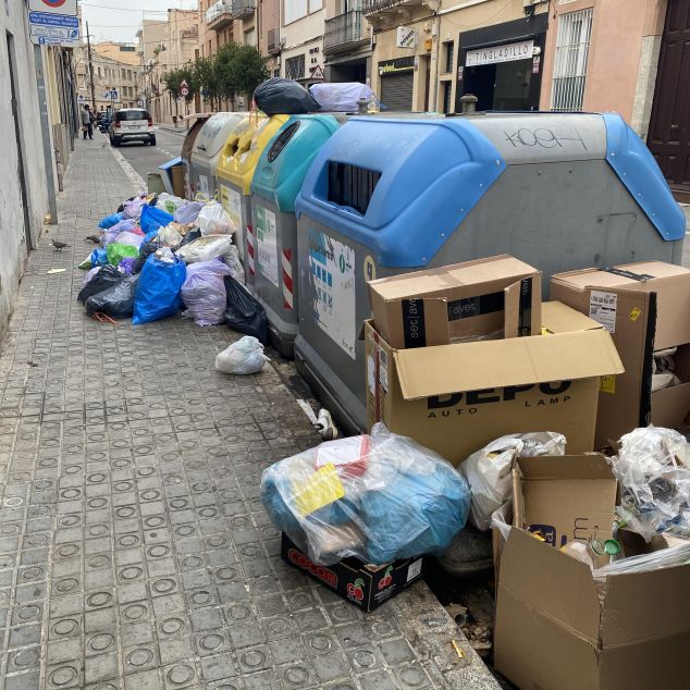 Escombraries al carrer d'Altafulla