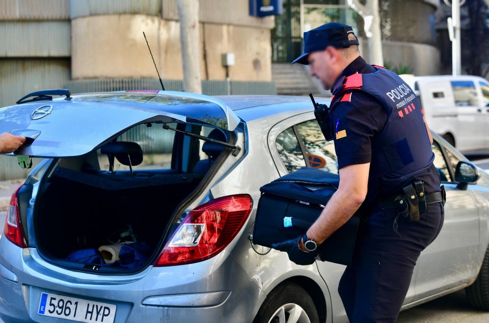 L'agent enduent se la maleta (1)