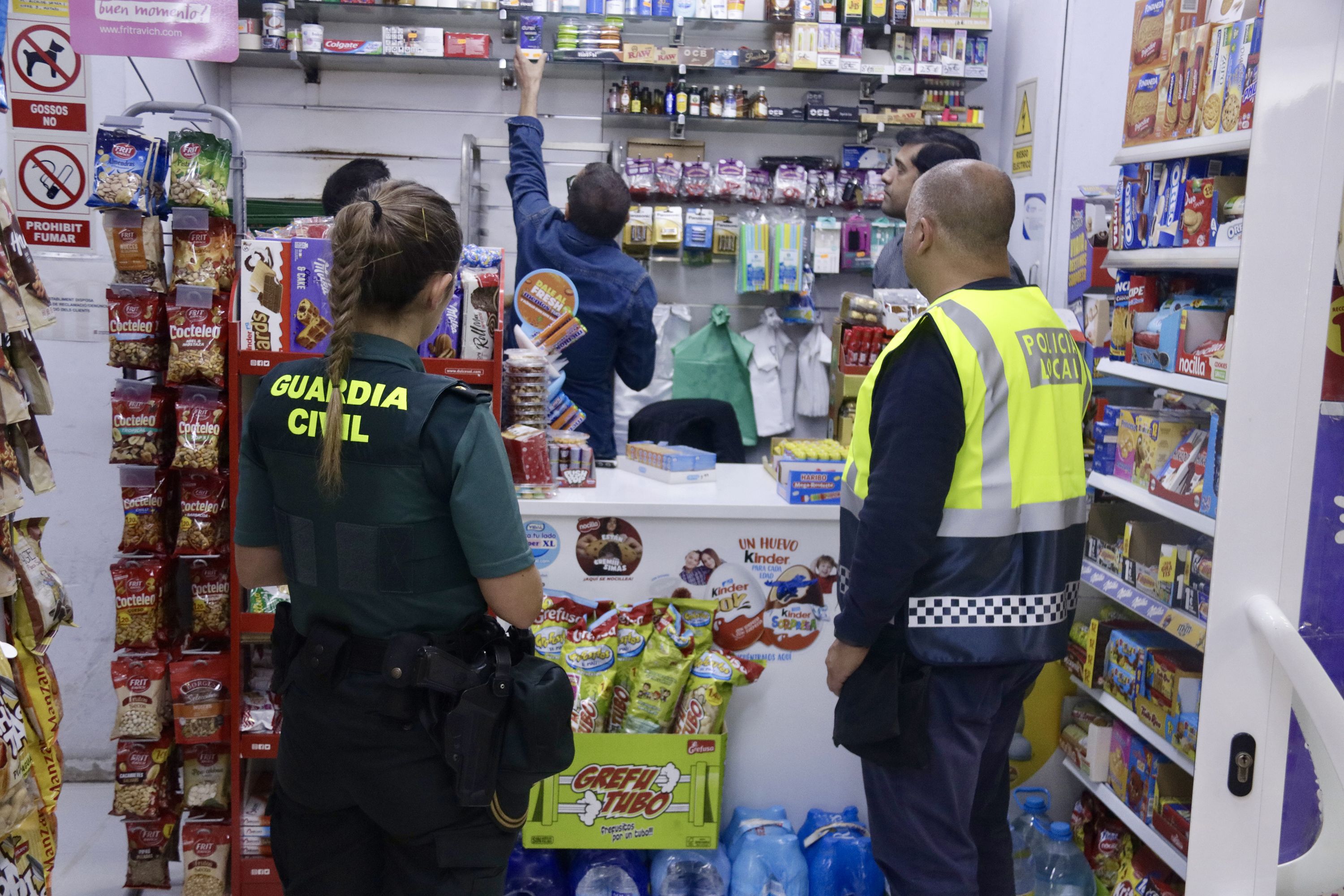 Dispositiu policial conjunt en una nit d'oci nocturn a Mataró. Foto. ACN