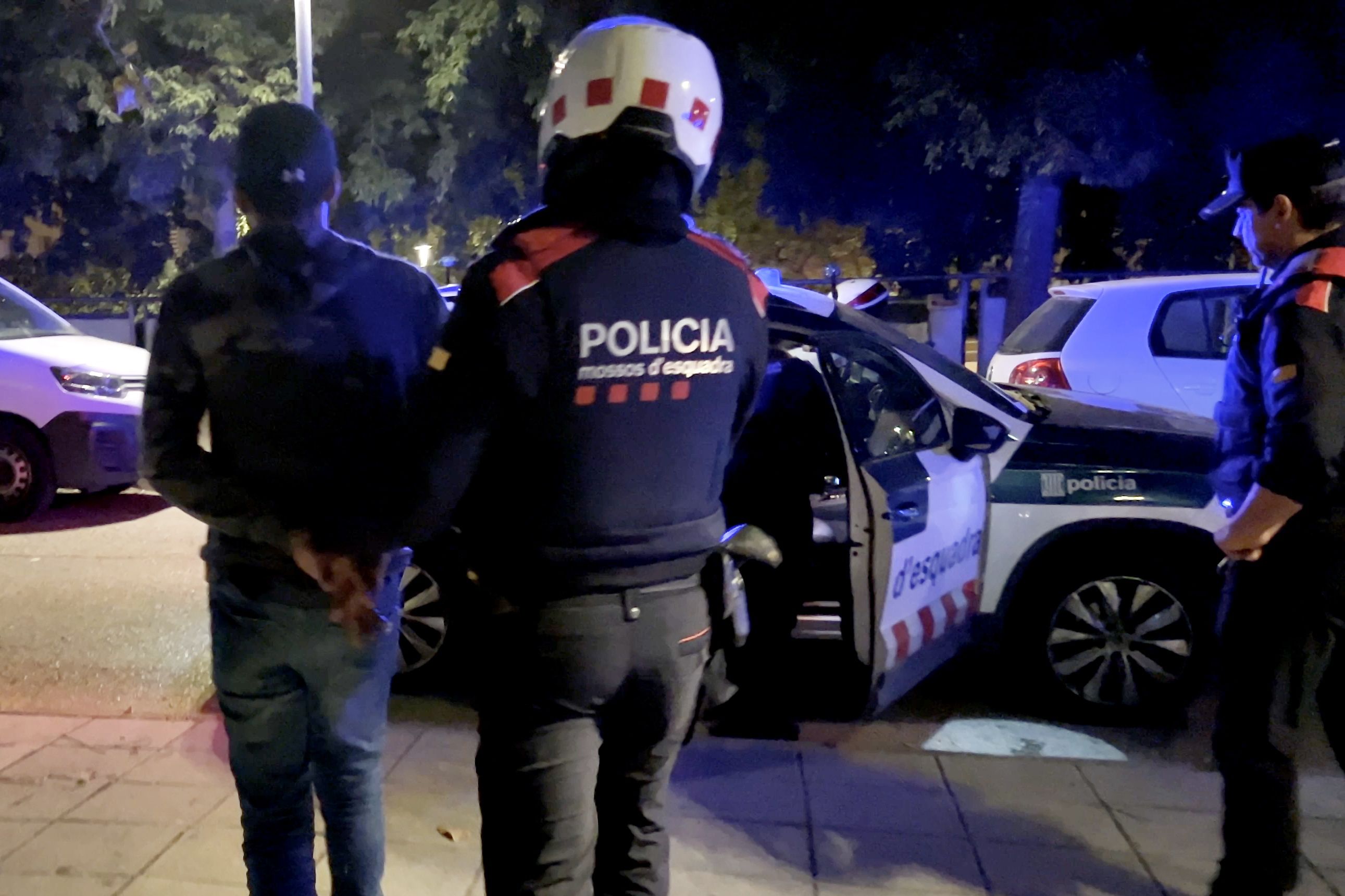 Dispositiu policial conjunt en una nit d'oci nocturn a Mataró. Foto. ACN