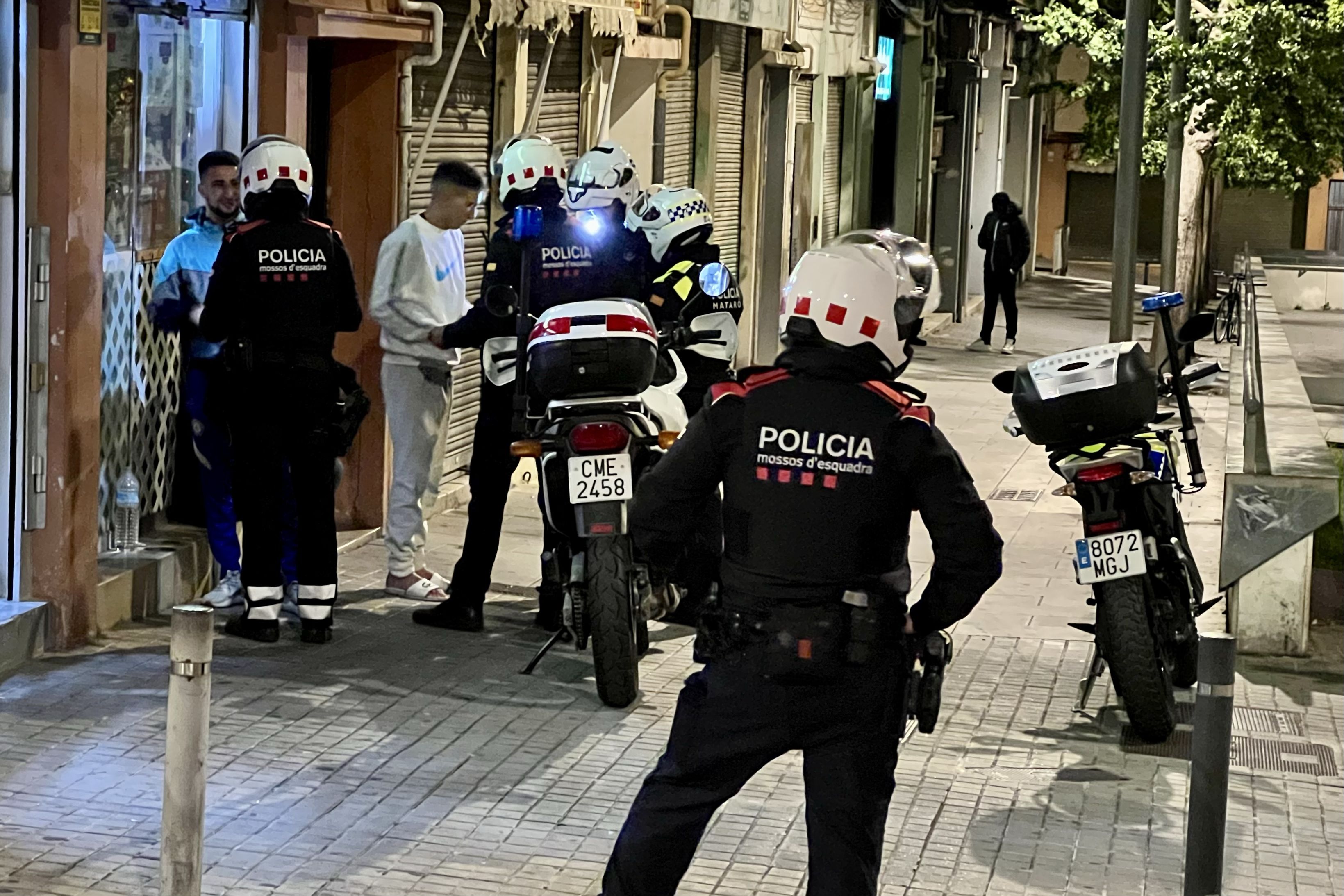 Dispositiu policial conjunt en una nit d'oci nocturn a Mataró. Foto. ACN