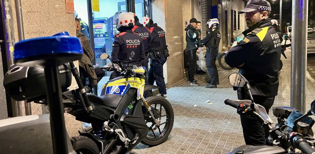 Dispositiu policial conjunt en una nit d'oci nocturn a Mataró. Foto. ACN