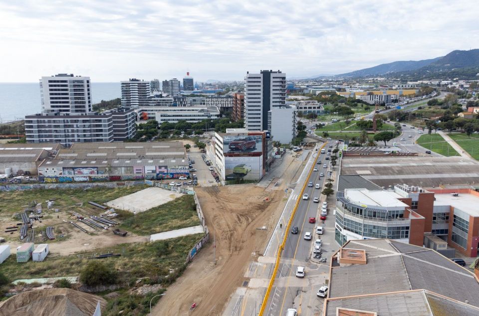  Obres Av. Maresme Iveco Pegaso carretera NII Dron panoràmica Mataró Laia arquera el rengle. Foto: R.Gallofré