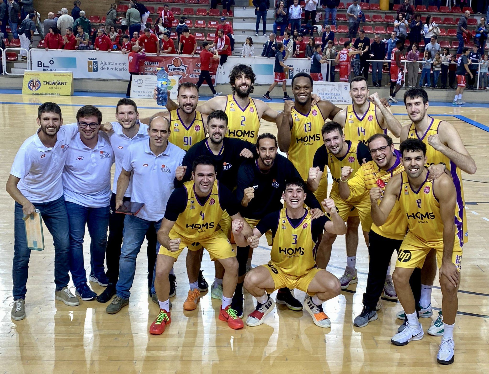 Els jugadors de l'Homs celebren la victòria. Foto: UEM.