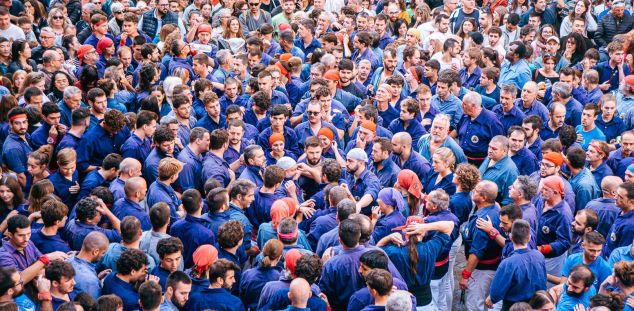 Payerol, al bell mig de la pinya a la diada de Girona. Foto: Capgrossos