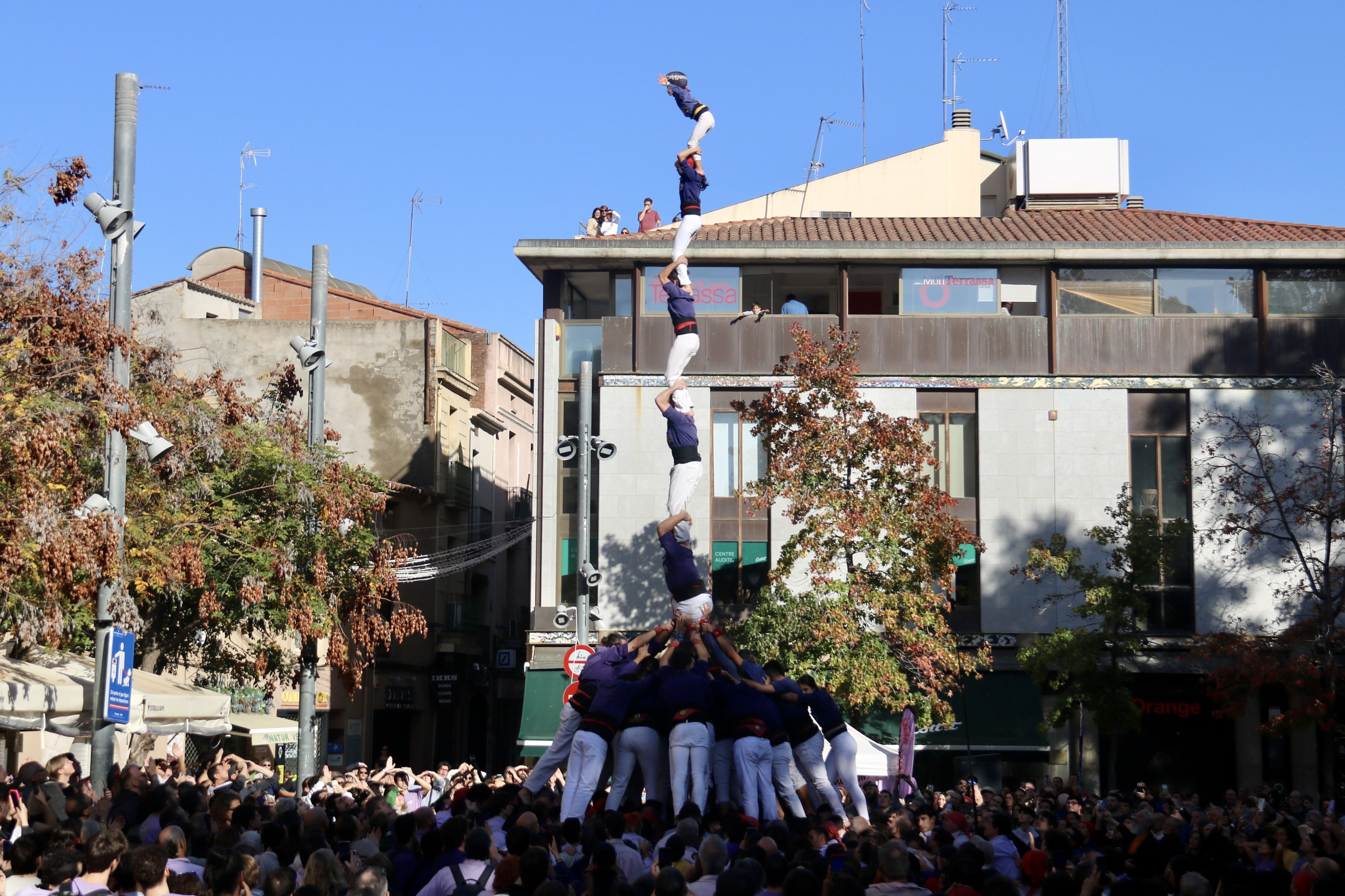 El pilar de 7 amb folre dels Capgrossos a Terrassa. Foto: ACN