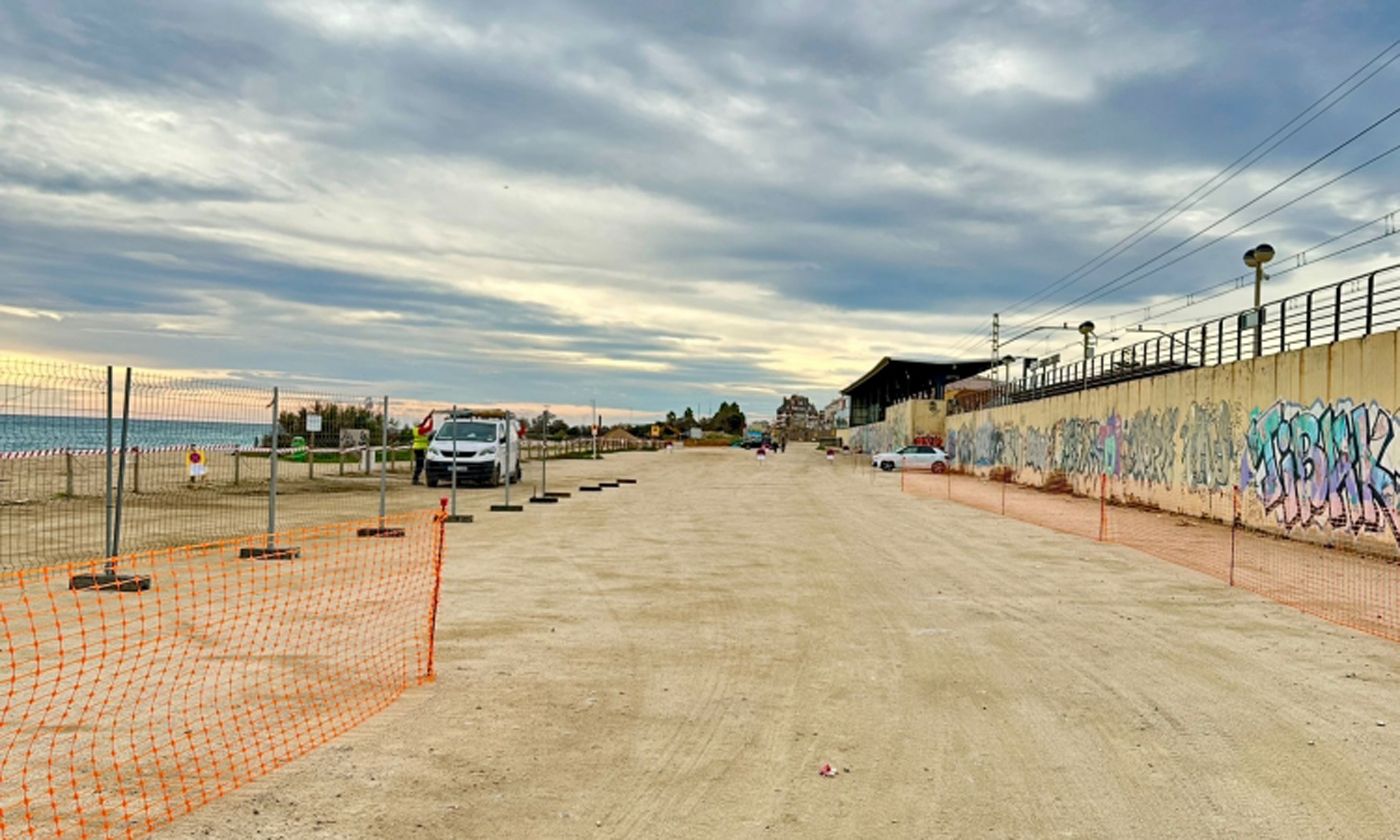 Obres de tancament del parking platja 4