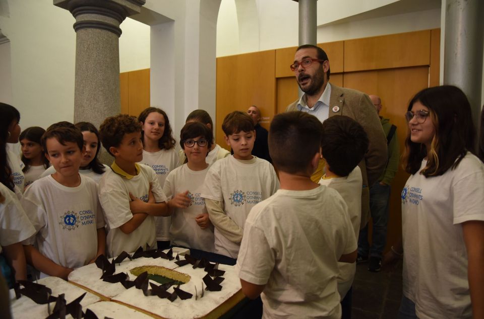 Els infants amb l'alcalde