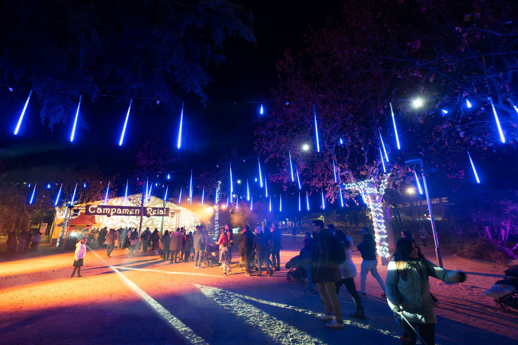 Espectacular il·luminació exterior al Campament Reial al Parc Central. Foto: R.Gallofré