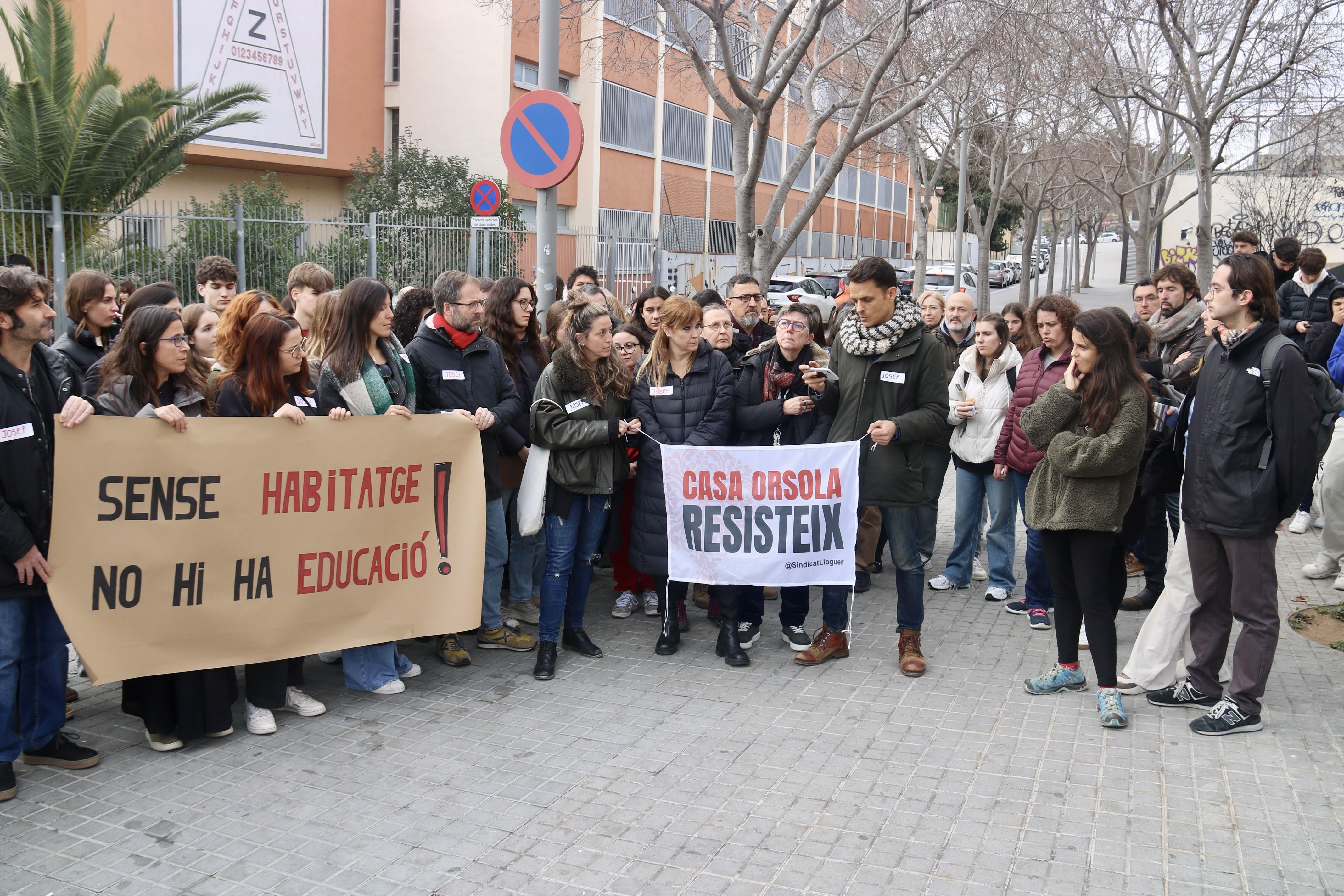 Mobilització al Satorras en suport del professor Josep Torrent. Foto: ACN