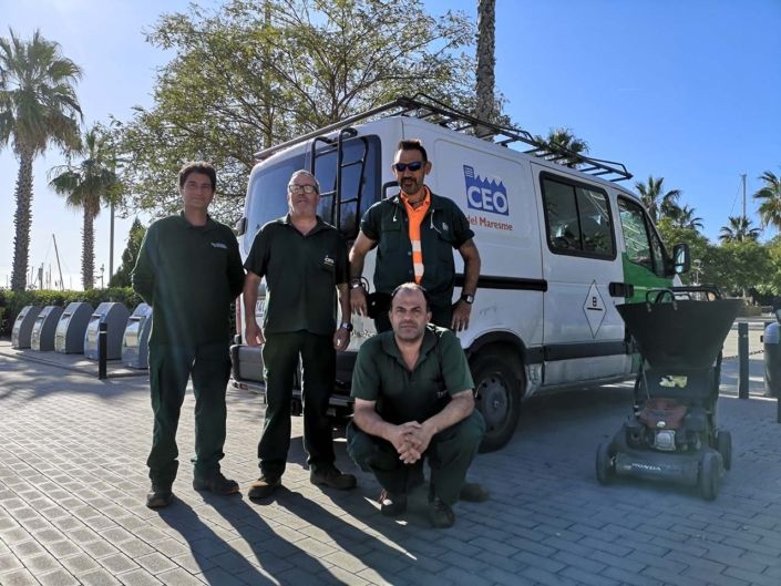 Brigada de limpieza en el Puerto