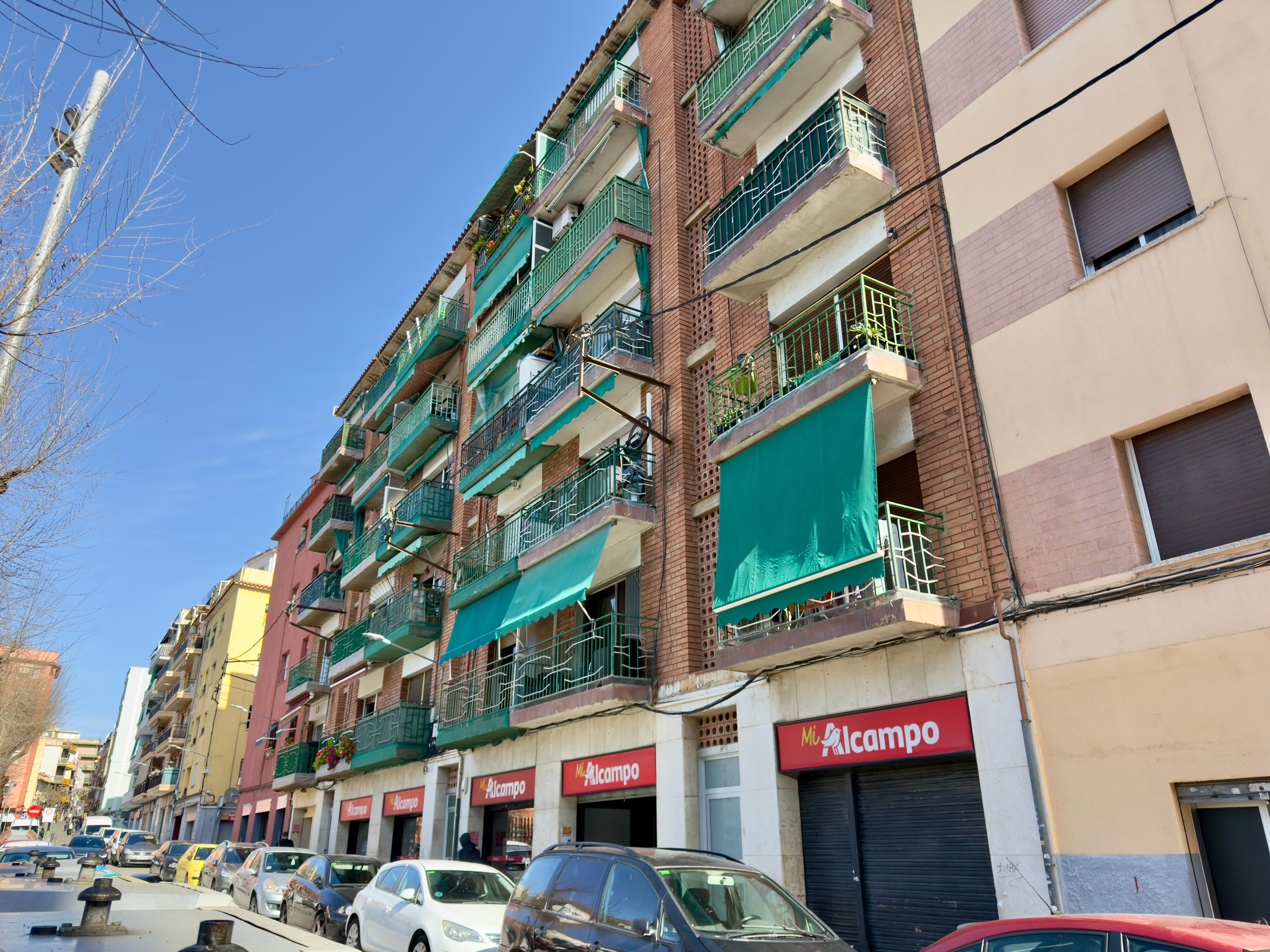 Carrer Rossellò del barri de Cerdanyola on s'ha produït una de les ocupacions. Foto: R. Gallofré