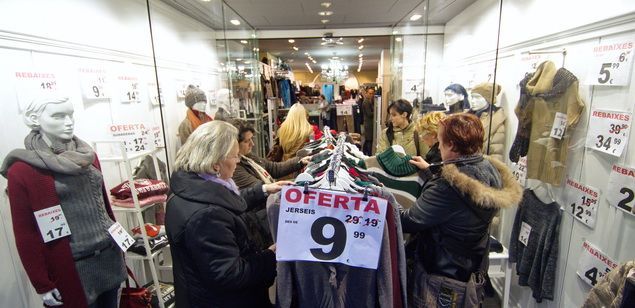 Rebajas en una tienda del centro de la ciudad