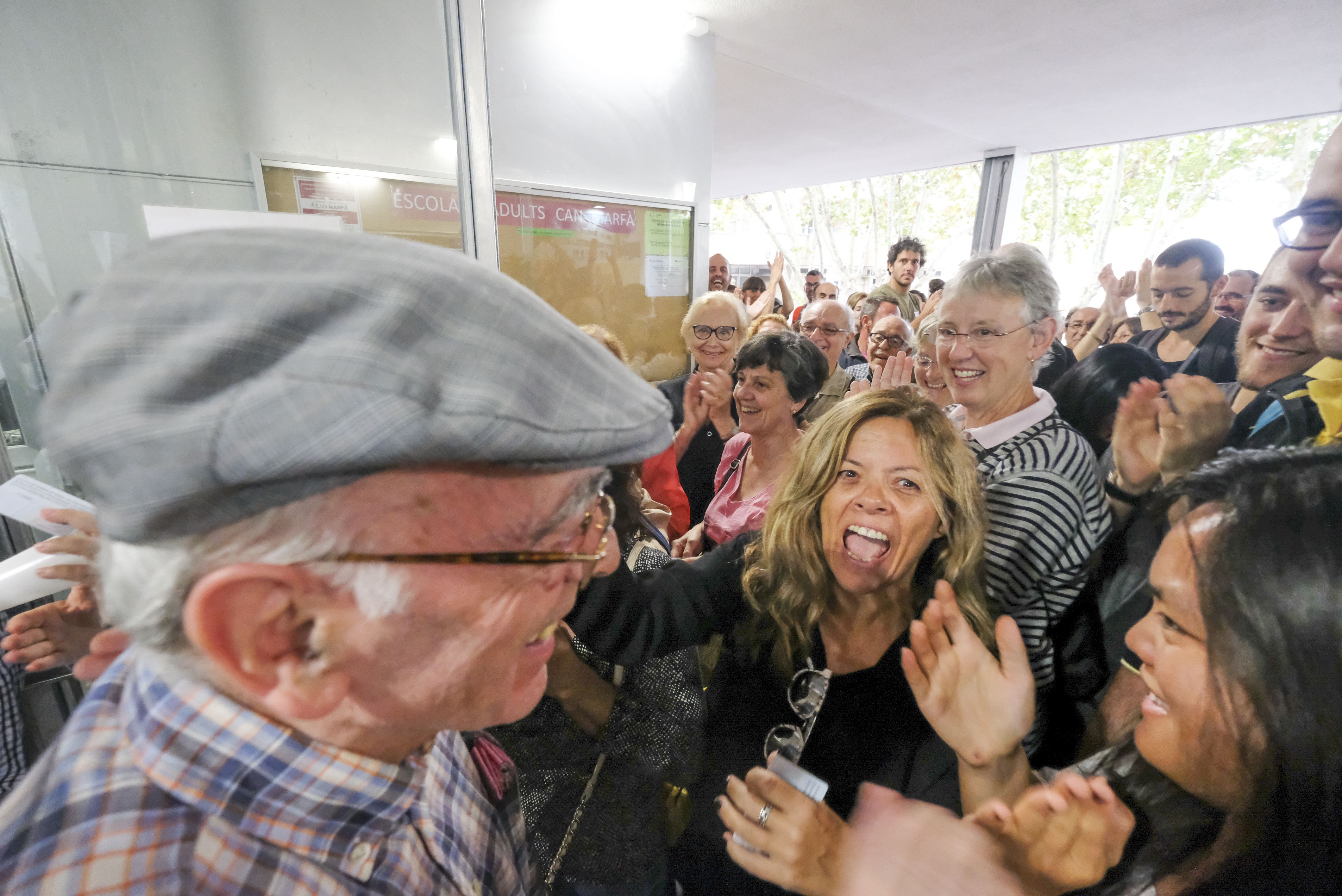 Votantes el 1-O en Mataró. Fotografías: Romuald Gallofré