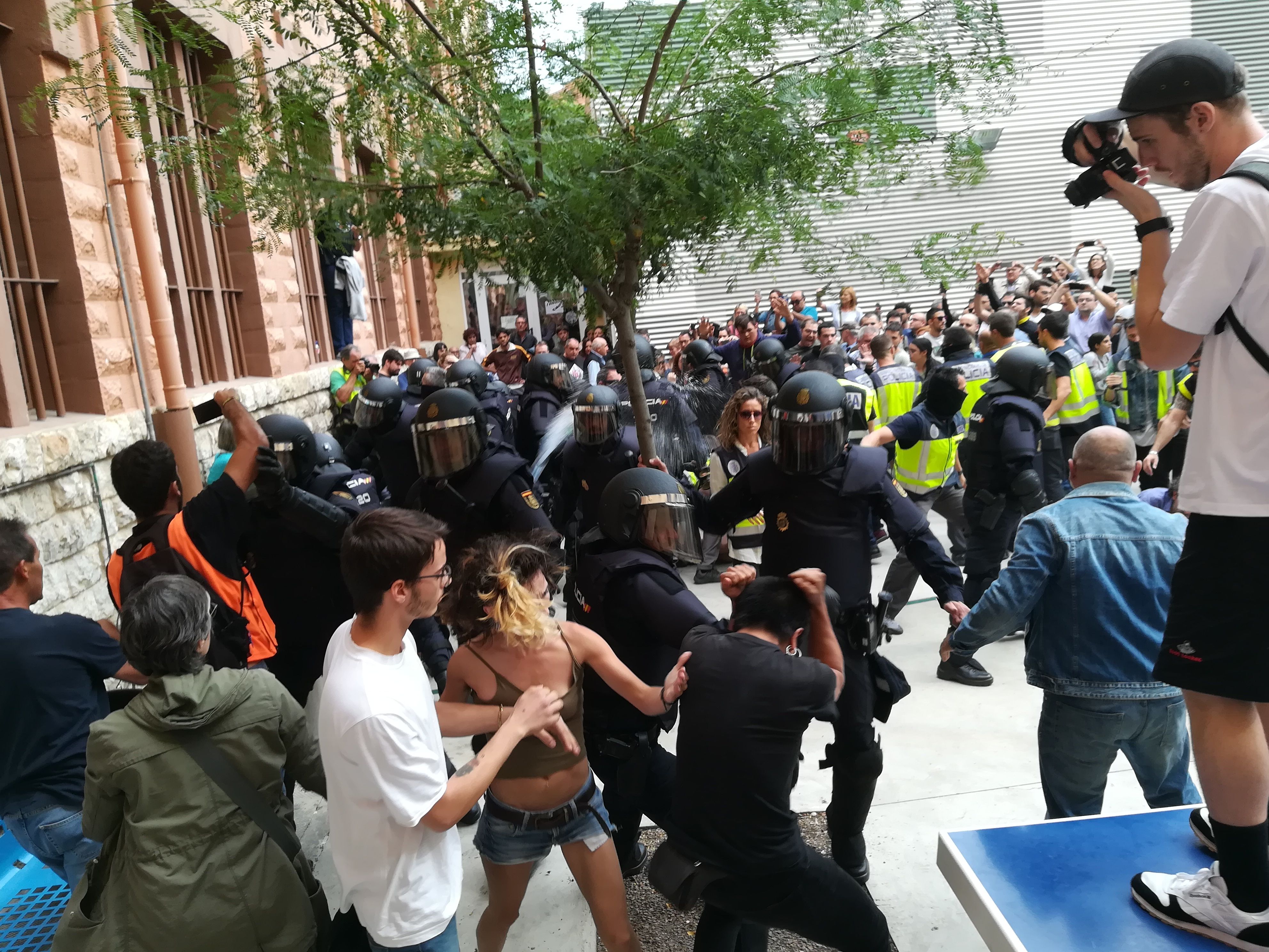 Cargas policial durante el 1 de octubre de 2017. Foto: acn