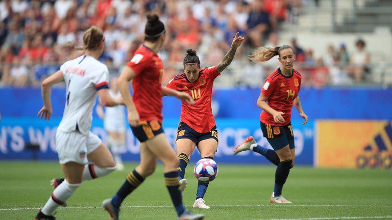 Jennifer Hermoso en el moment de fer el gol. Foto: rfef.