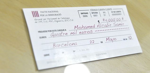 El cheque simulado de la campaña