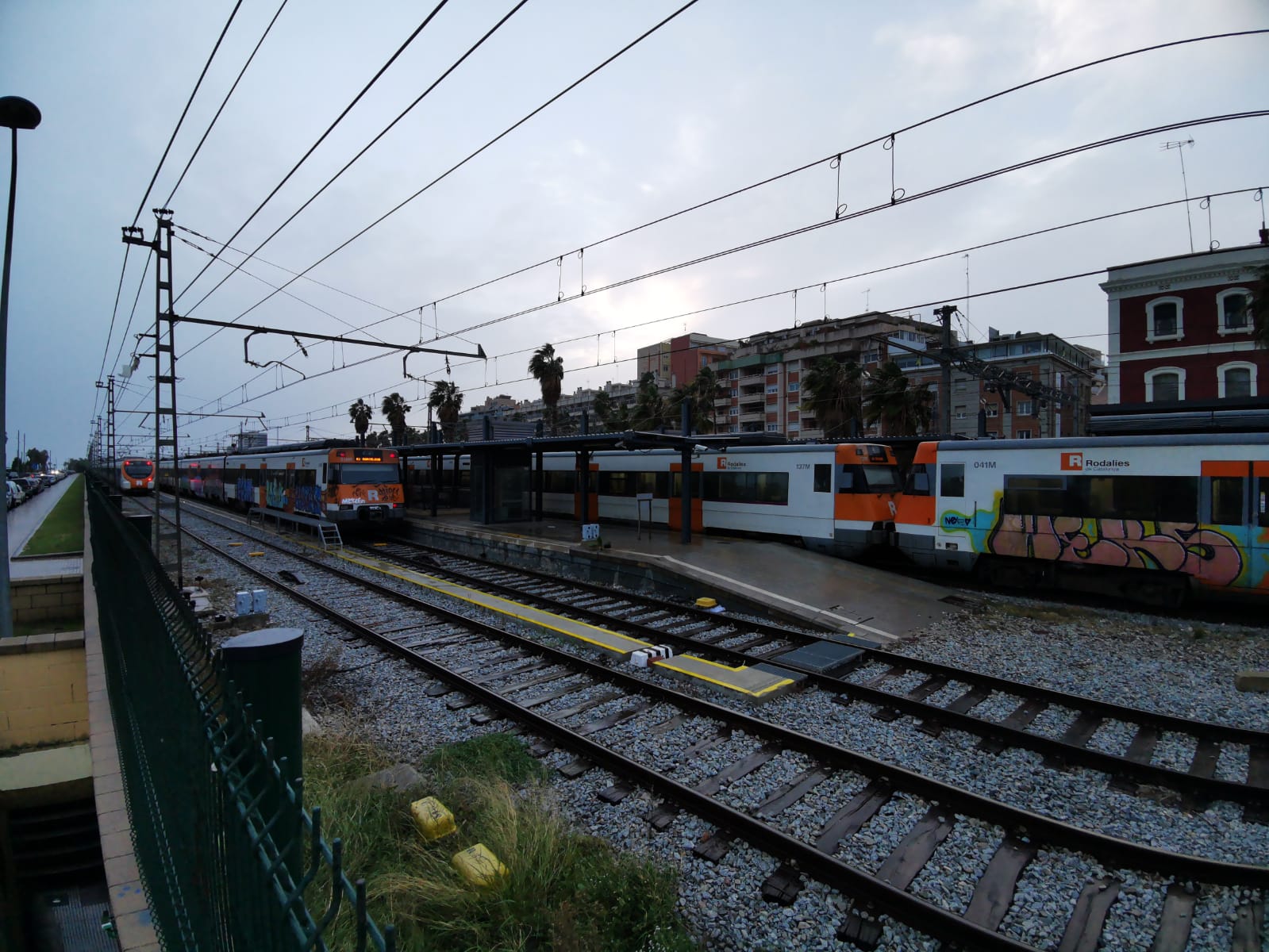 Trens de la línia de Rodalies R1 a l'estació de Mataró, capital del Maresme. Foto: R. G.