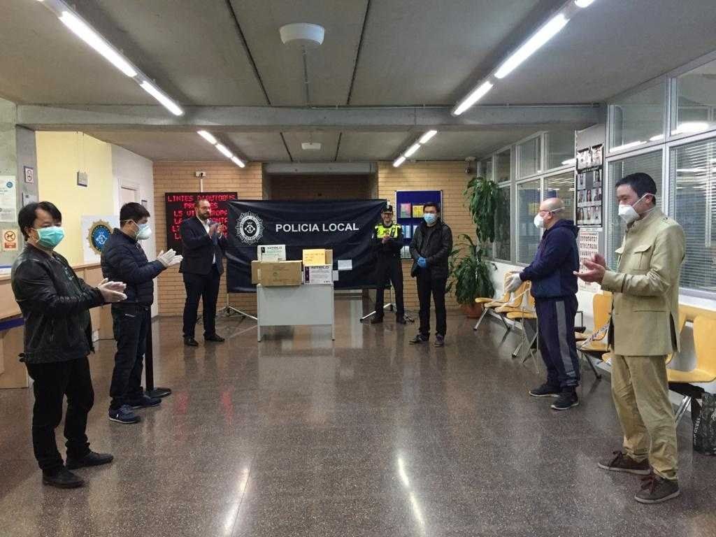 L'entrega del material sanitari a Ajuntament i Hospital. Foto: Ajuntament de Mataró.