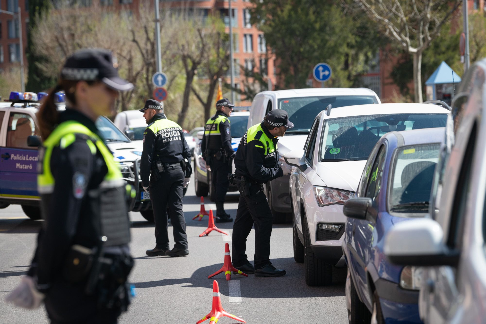 Control policial pel confinament a Mataró. Foto: R.Gallofré