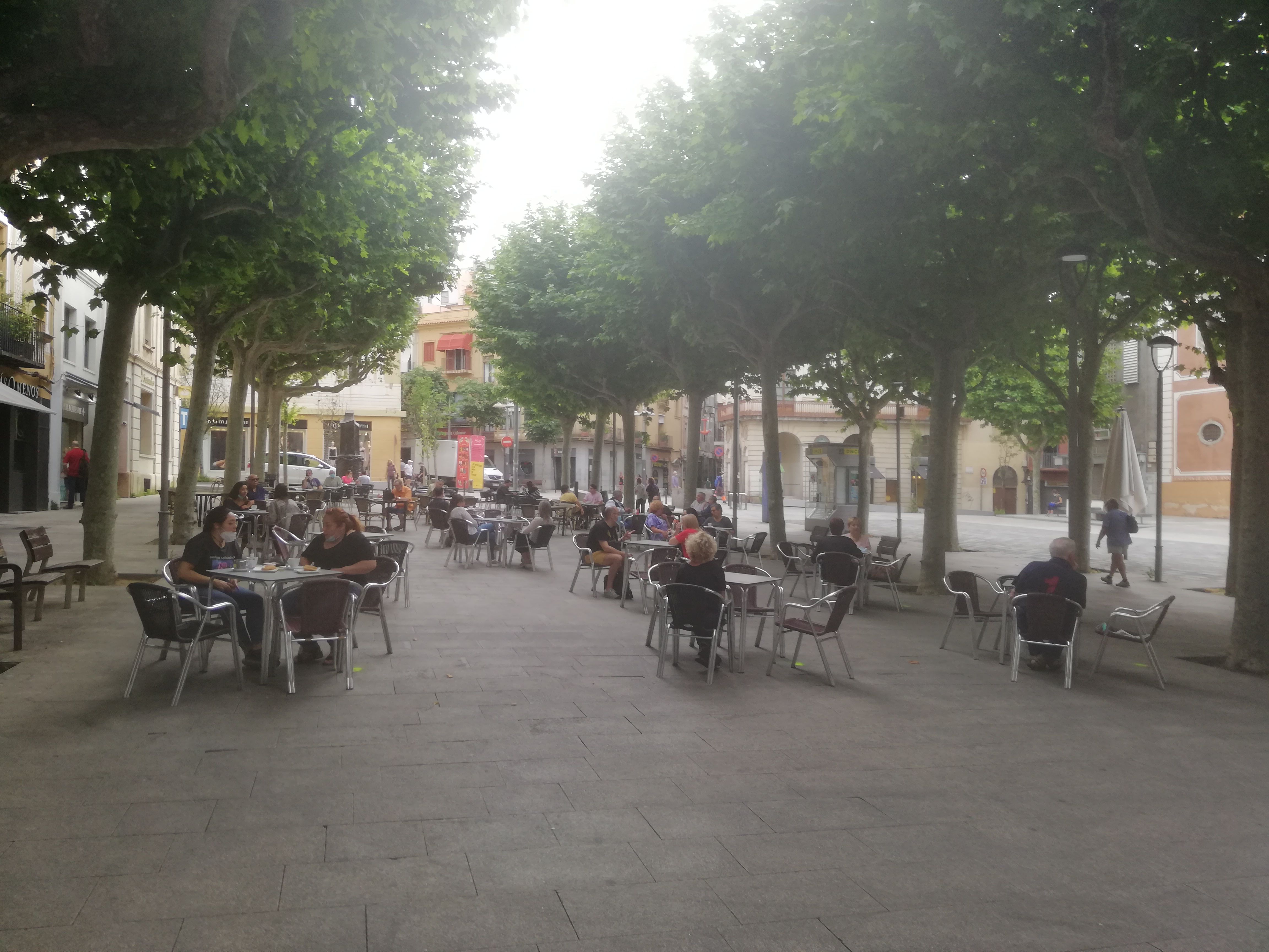 Terrazas llenas en la Plaza de Santa Anna