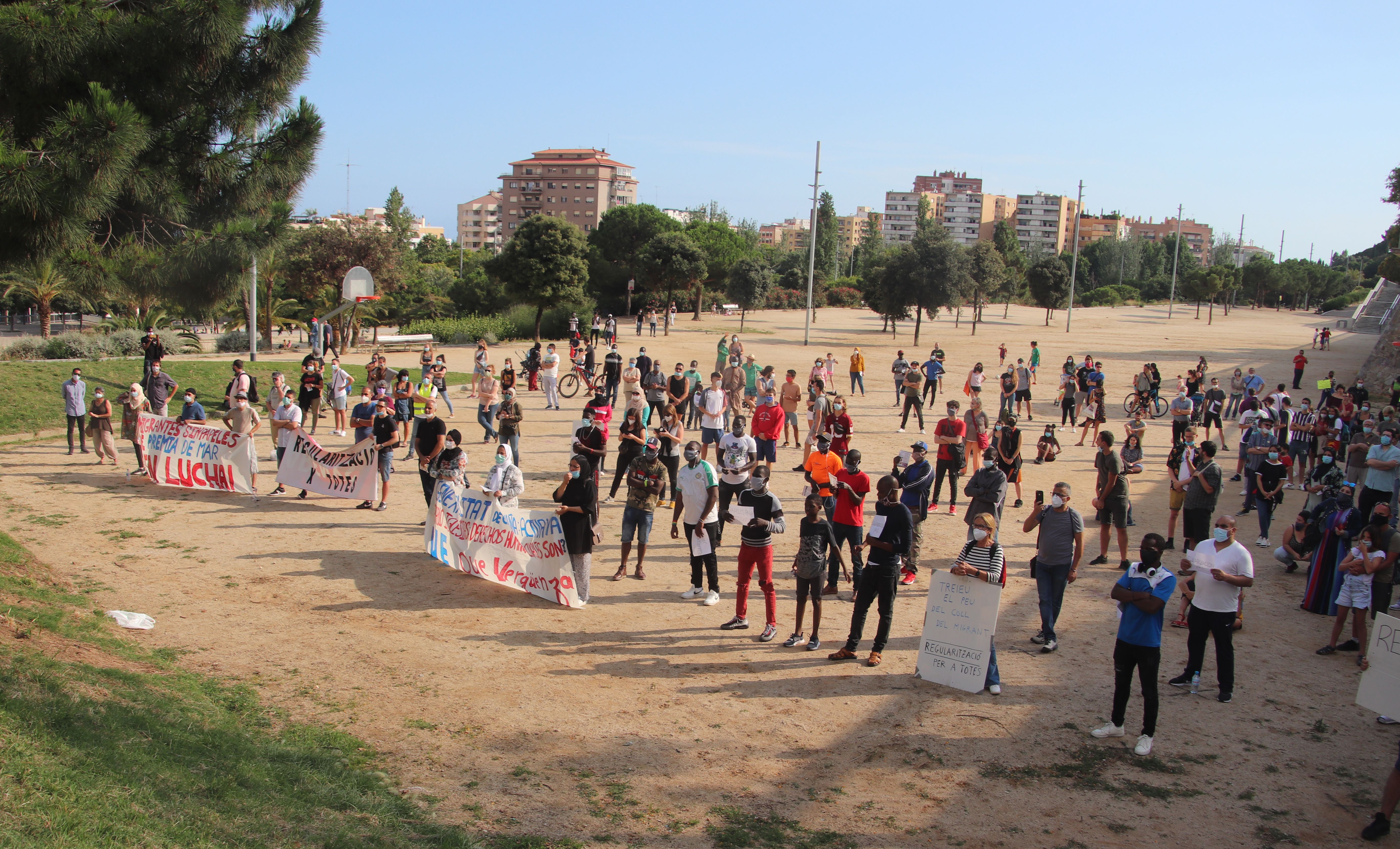 La concentració per la regularització a Mataró. Foto: Lluís Rugama