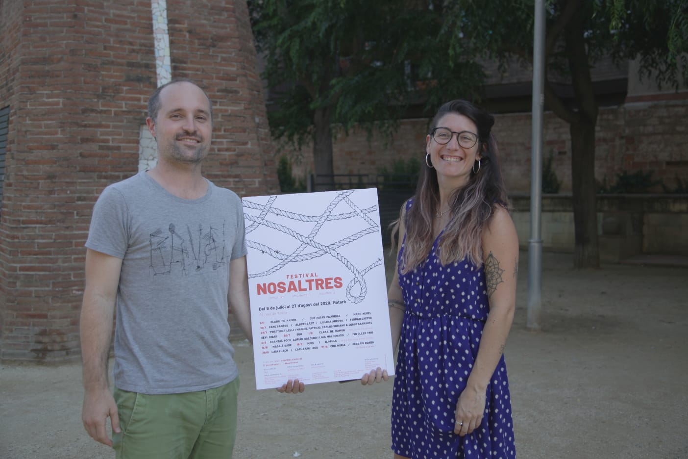 Aymerich i Madrid, amb el cartell del festival Nosaltres que codirigeixen