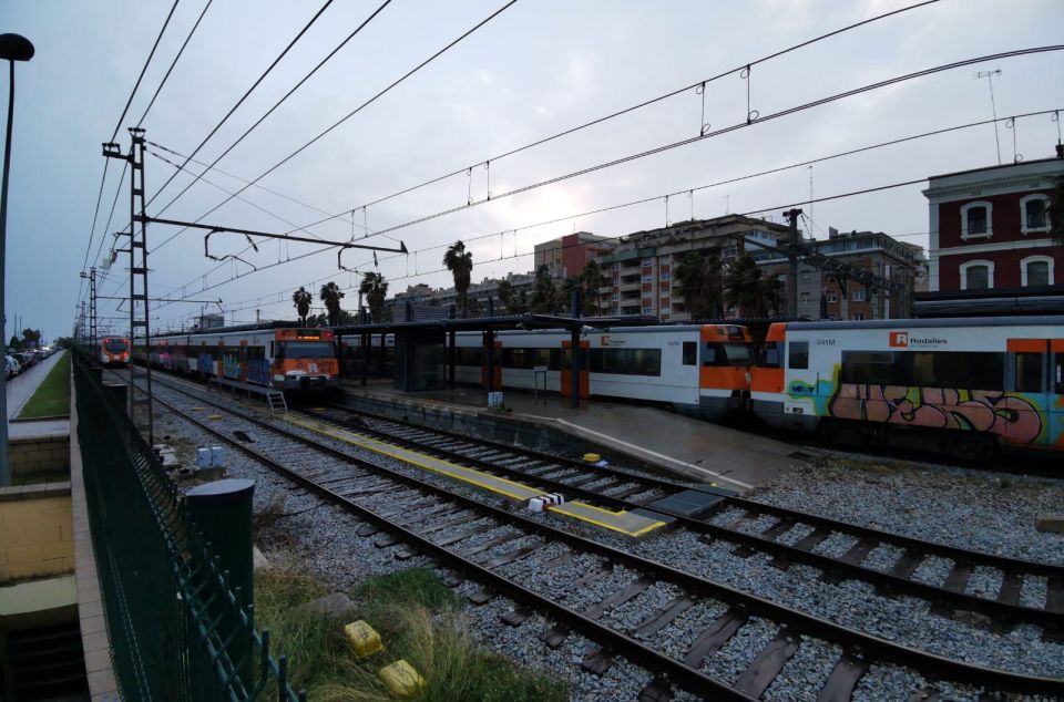 Trens de la línia de Rodalies R1 a l'estació de Mataró, capital del Maresme. Foto: R. G.