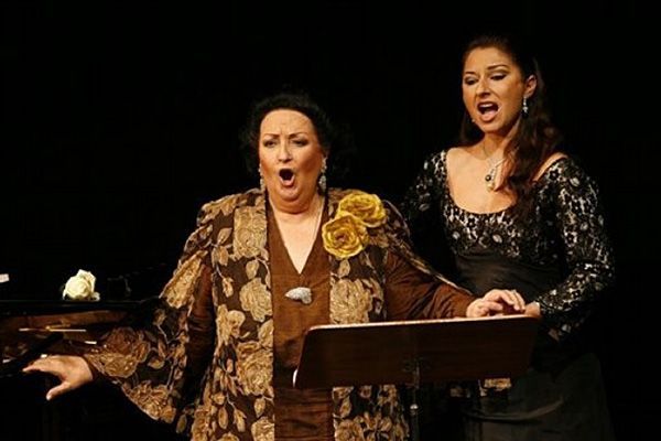 Imatge de la soprano i la seva filla Montserrat martí